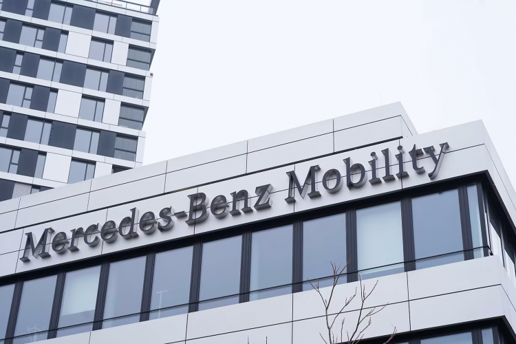 Metadata-driven Data Management Framework for Mercedes-Benz Mobility screenshot 1