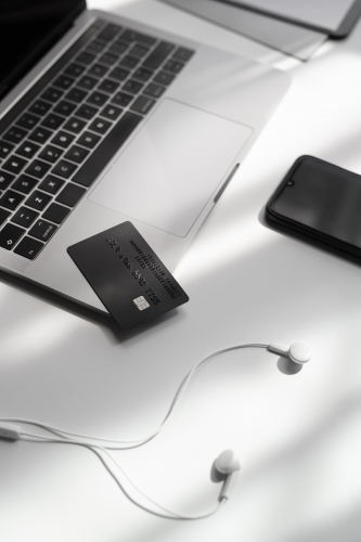 Localized Ecommerce Payments for a Global Luxury Jewelry Brand screenshot 1