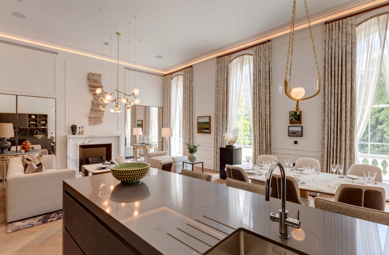 Regent’s Crescent Luxury Property Virtual Tour screenshot 2