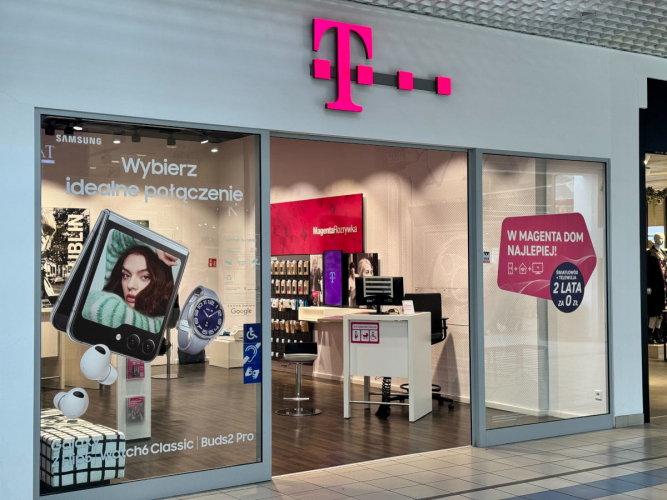 Smart Digital Signage Revolution for T-Mobile screenshot 3