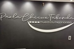 Bilingual website and patient-acquisition portal for a dental clinic in Cali