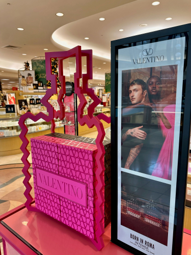 Decking the Halls with Dillard's Retail Stores Holiday Displays screenshot 2