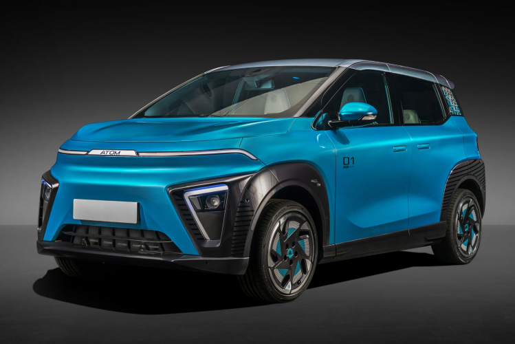 🚗 Futuristic EV Interface by Evrone screenshot 1