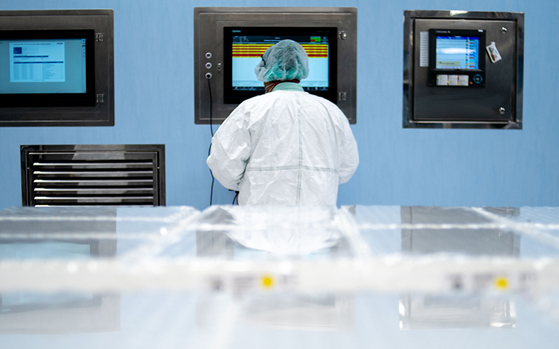 Astrazeneca: People Behind the Vaccine screenshot 1