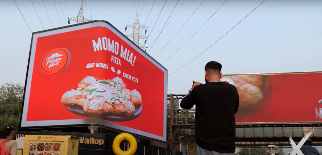 Anamorphic Billboard For MOMO MIA Pizza screenshot 4